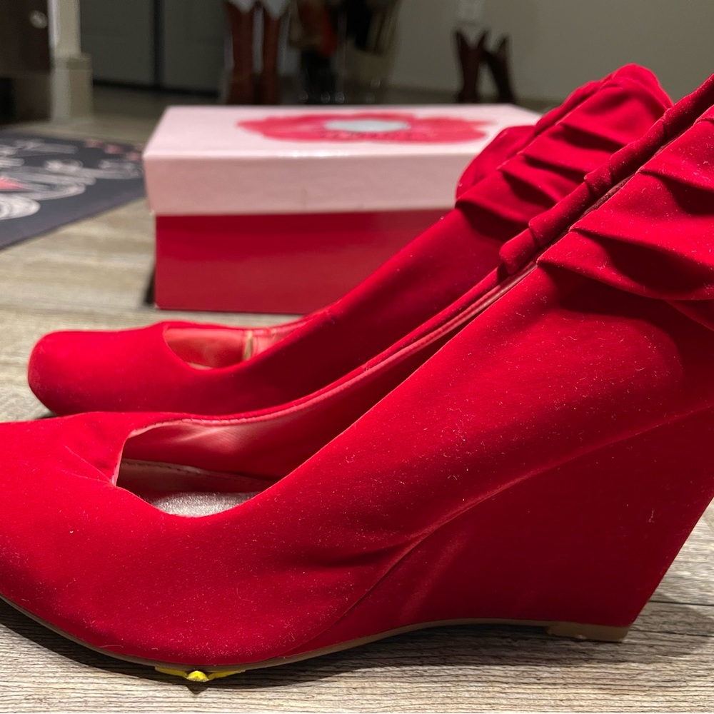 Red wedge heel - Picture 3 of 5